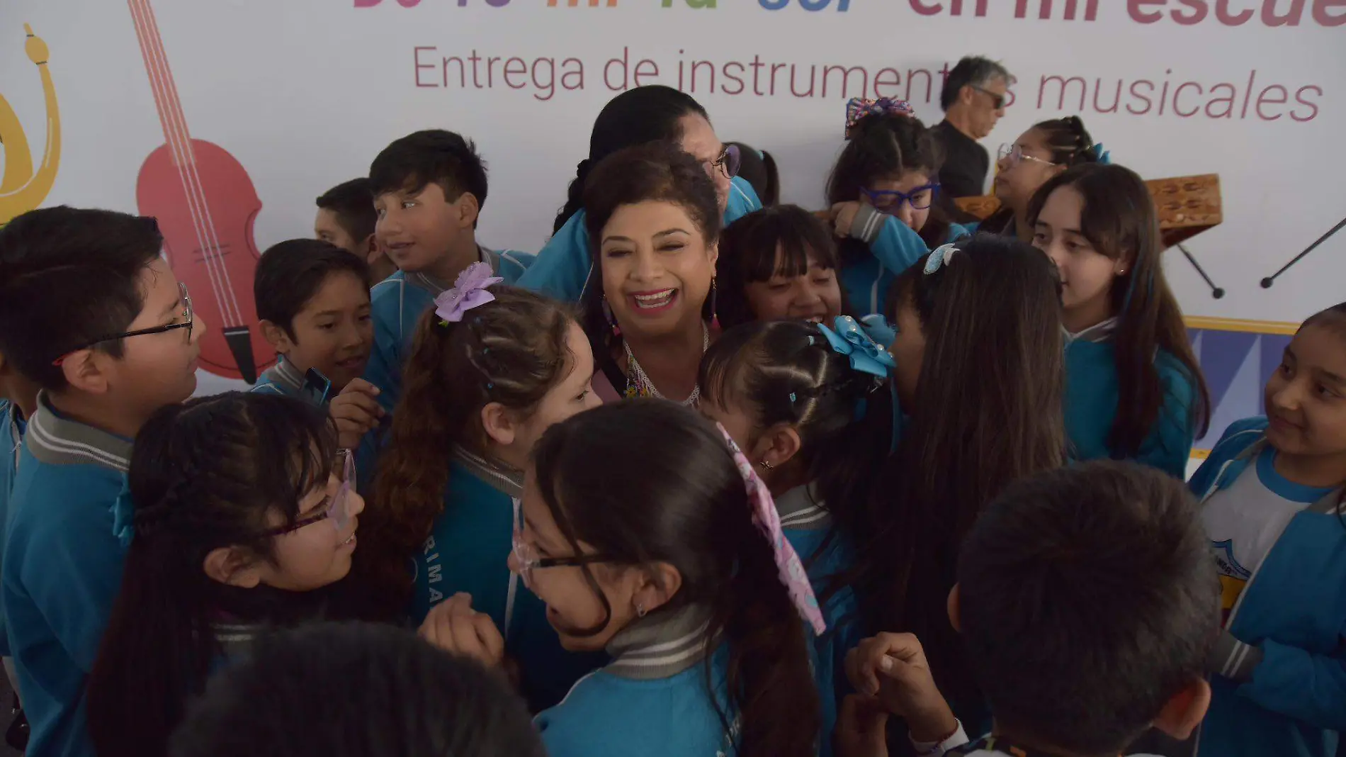 Instrumentos musicales son entregados en la CDMX con el programa: “Do re mi fa sol en mi escuela”